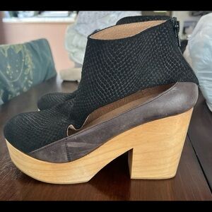 FREE PEOPLE BLK HORIZON CLOG W/WOOD BLOCK HEEL//SIZE 40 OR 9-9.5 MADE IN SPAIN